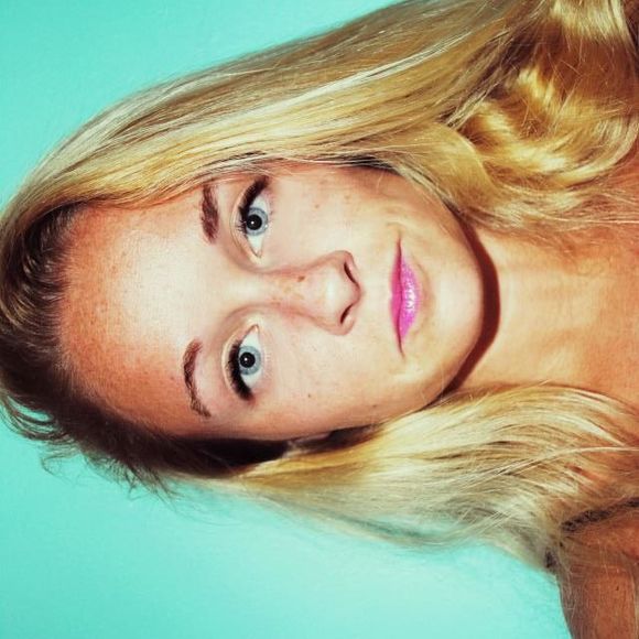 Meet your Posher, Julie - Picture 1 of 1